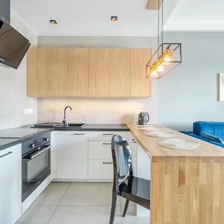 Golden - Great Location - Cozy And Bright&gdanska * 우치
