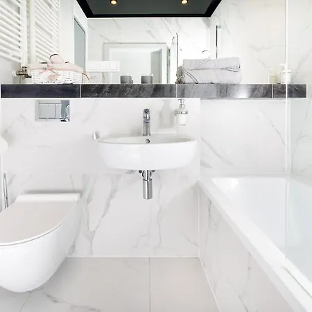 Golden - Great Location - Cozy And Bright&gdanska 아파트