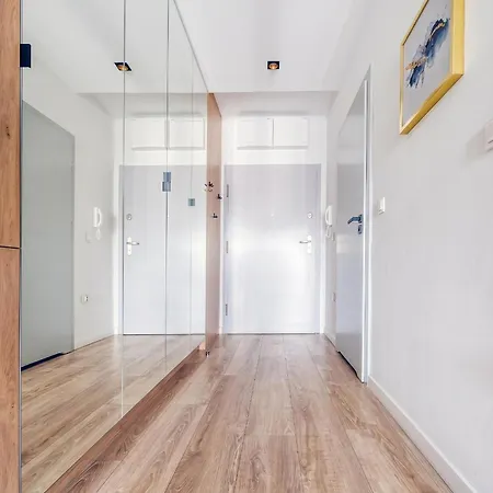 Golden - Great Location - Cozy And Bright&gdanska Daire *