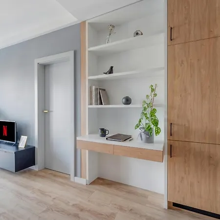 Golden - Great Location - Cozy And Bright&gdanska 아파트