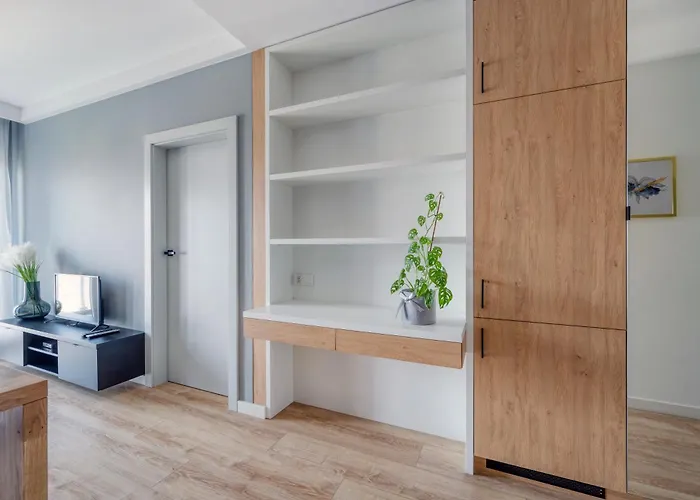 Golden - Great Location - Cozy And Bright&gdanska ウッチ